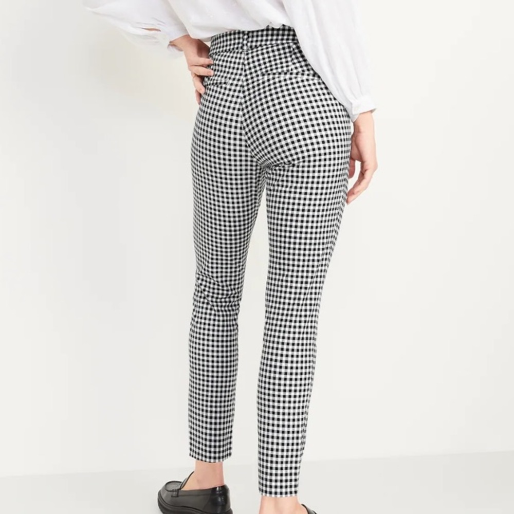 SOLD Old Navy Black & White Pixie Pant - Picture 2 of 9